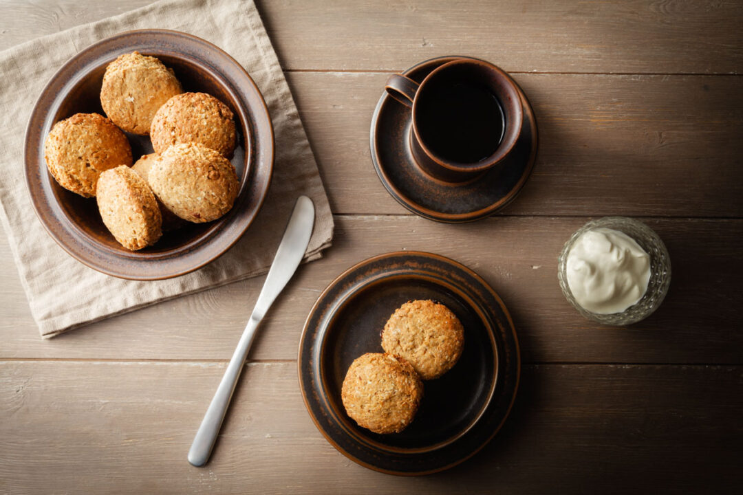 Vollkorn Haferflocken Scones (schnell & einfach) Vollkorn Haferflocken Scones (schnell & einfach)